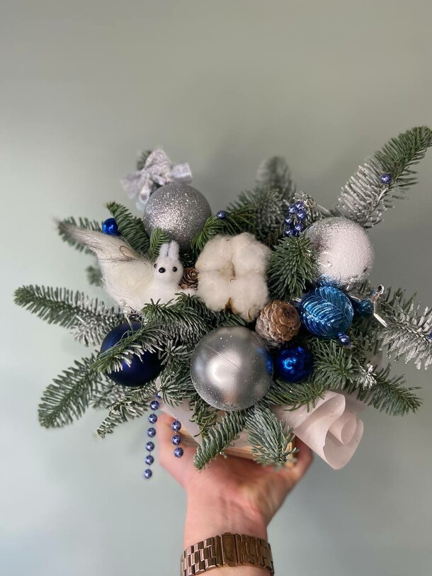 Новогодняя композиция, артикул F1356415 - 2871 рублей, доставка по городу. Flawery - доставка цветов