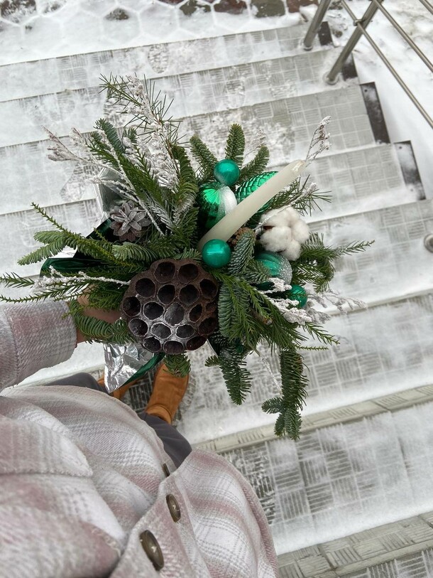 Новогодняя композиция, артикул F1359336 - 3080 рублей, доставка по городу. Flawery - доставка цветов