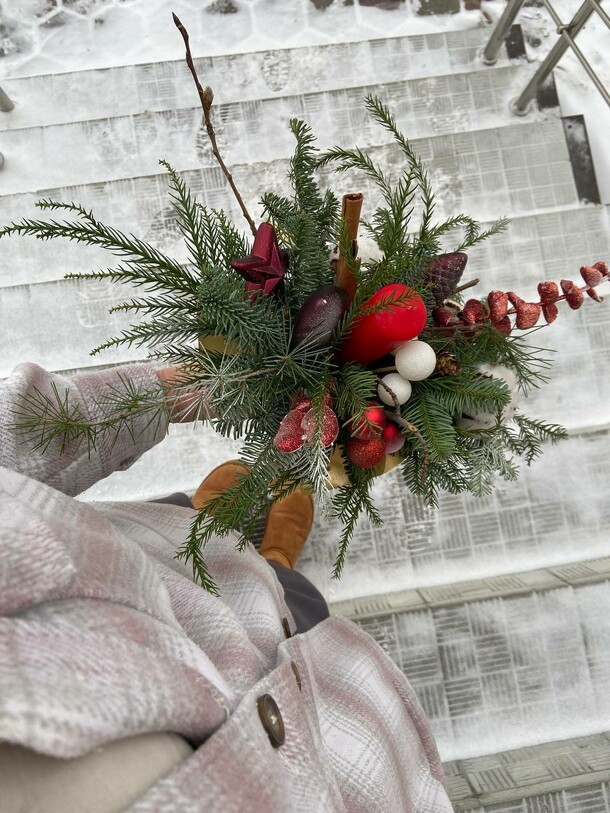 Новогодняя композиция, артикул F1359338 - 3080 рублей, доставка по городу. Flawery - доставка цветов