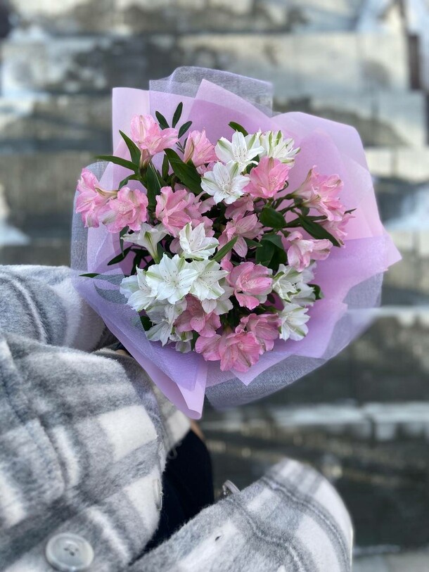 Альстромерии, артикул F1375127 - 3600 рублей, доставка по городу. Flawery - доставка цветов