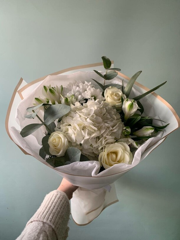 Белее белого, артикул F1376689 - 3700 рублей, доставка по городу. Flawery - доставка цветов