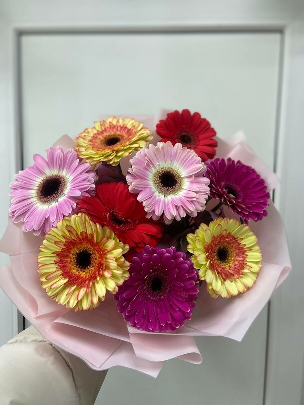 Букет с герберами, артикул F1383136 - 3300 рублей, доставка по городу. Flawery - доставка цветов