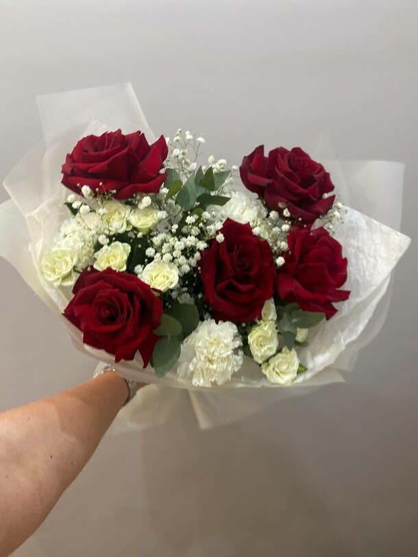 Букет с розами №6, артикул F1383149 - 5000 рублей, доставка по городу. Flawery - доставка цветов