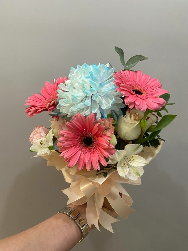 Букет с антоновым, артикул F1383157 - 2200 рублей, доставка по городу. Flawery - доставка цветов