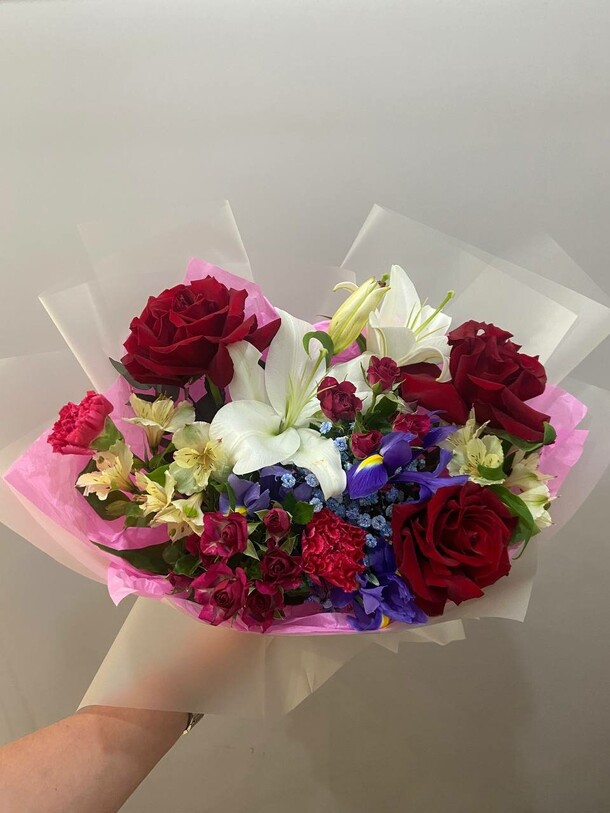 Букет №7, артикул F1383159 - 4950 рублей, доставка по городу. Flawery - доставка цветов