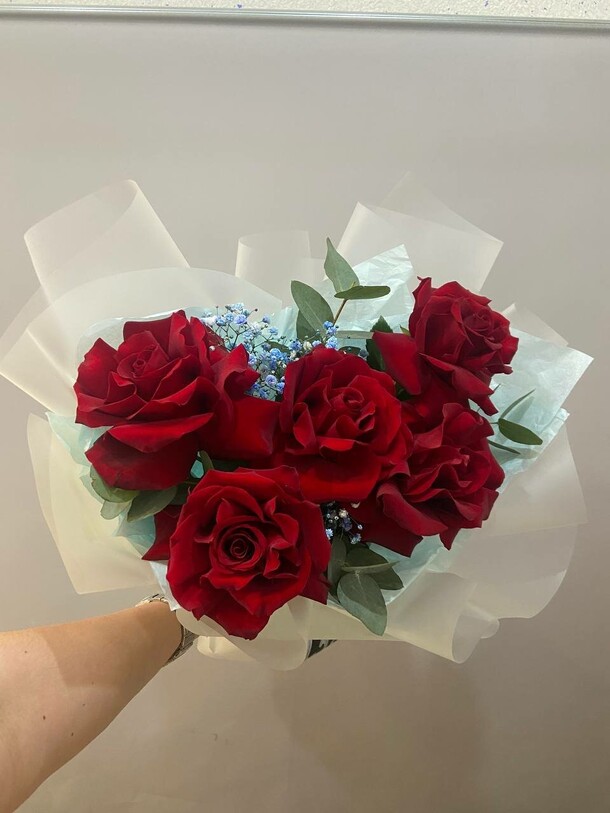 Букет с вывернутыми розами, артикул F1383164 - 3650 рублей, доставка по городу. Flawery - доставка цветов