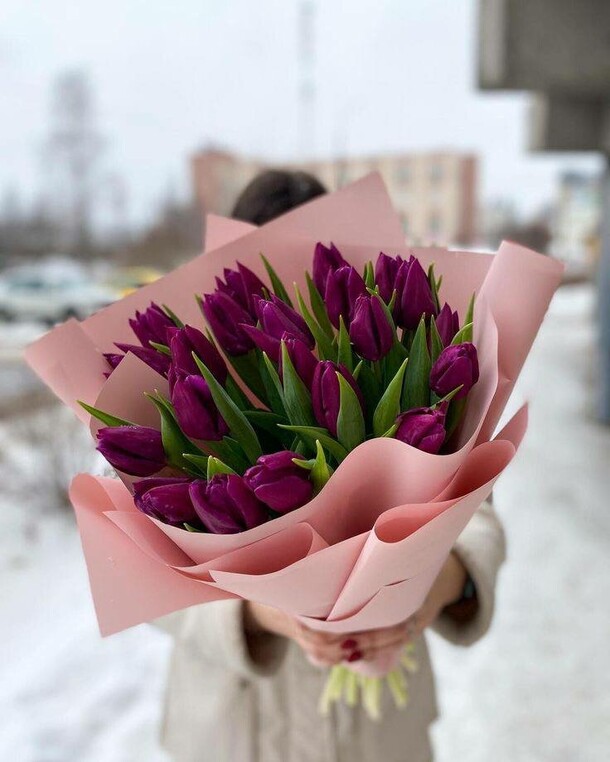 Букет с тюльпанами №8, артикул F1386974 - 5100 рублей, доставка по городу. Flawery - доставка цветов