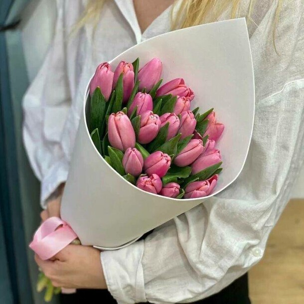 Букет с тюльпанами №9, артикул F1386975 - 4650 рублей, доставка по городу. Flawery - доставка цветов