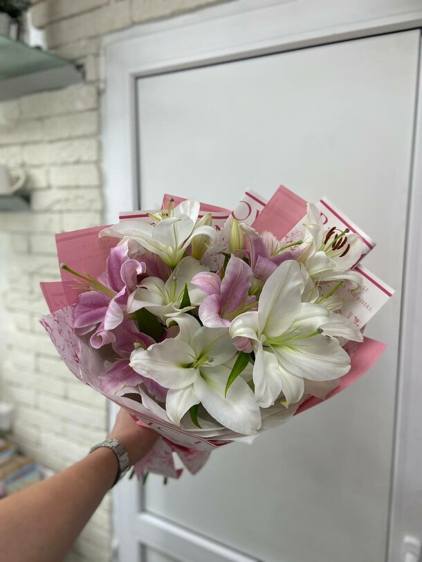 Лилия 7, артикул F1396708 - 5232 рублей, доставка по городу. Flawery - доставка цветов