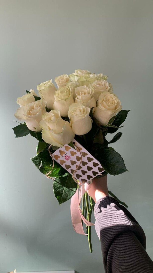 Розы белые, артикул F1410140 - 3295 рублей, доставка по городу. Flawery - доставка цветов