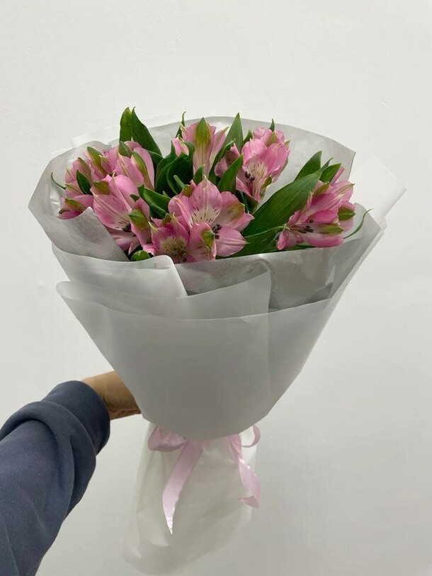 Альстромерии нежные, артикул F1415142 - 2000 рублей, доставка по городу. Flawery - доставка цветов
