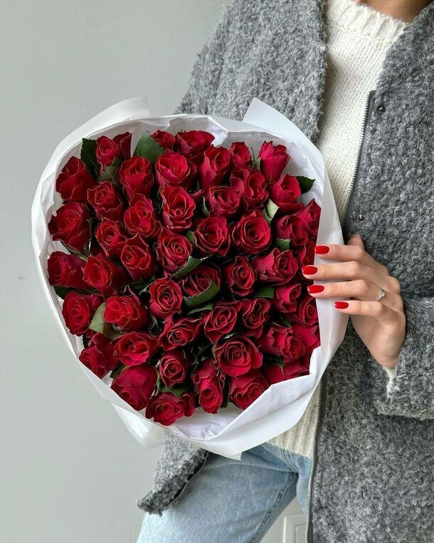 Кенийская роза 51, артикул F1415147 - 12650 рублей, доставка по городу. Flawery - доставка цветов