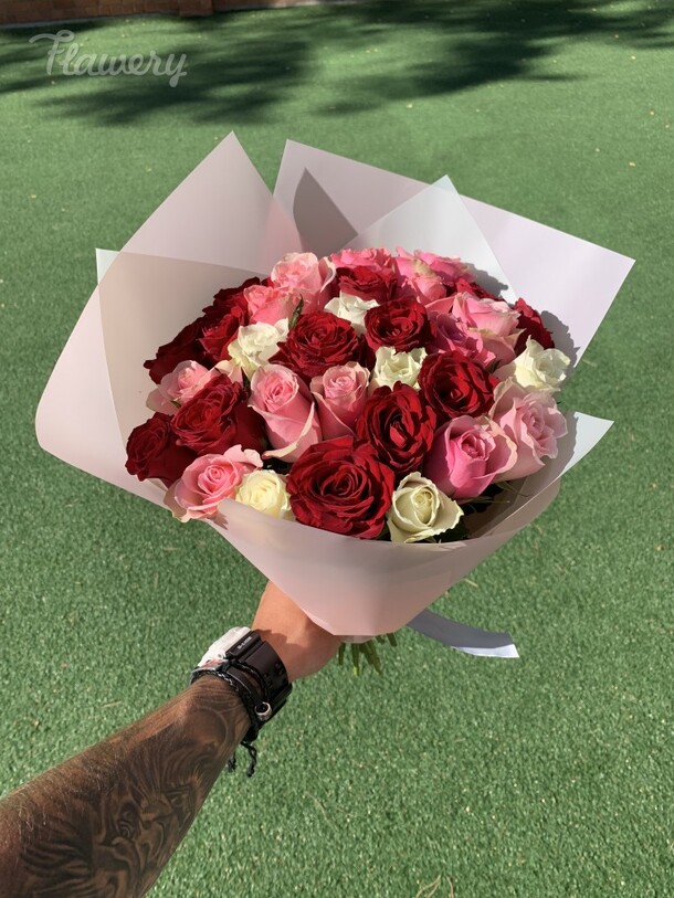 35 кенийских роз, артикул F45845 - 6998 рублей, доставка по городу. Flawery - доставка цветов