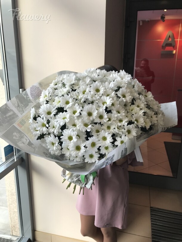 Белоснежный букет из хризантем, артикул F47893 - 6378 рублей, доставка по городу. Flawery - доставка цветов