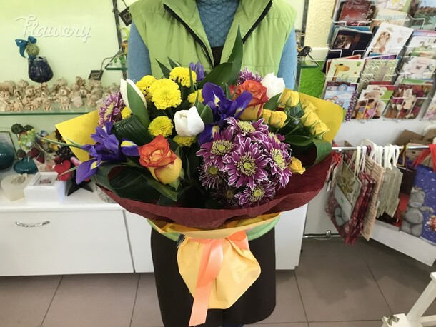 Сборный букет в яркой гамме, артикул F47903 - 7352 рублей, доставка по городу. Flawery - доставка цветов