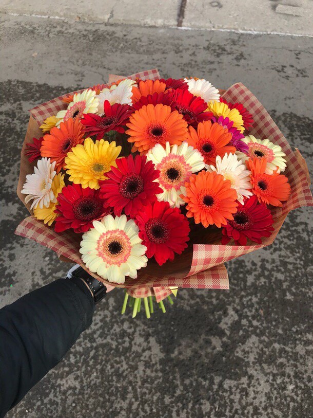 Букет из 35 гербер, артикул F47911 - 9302 рублей, доставка по городу. Flawery - доставка цветов