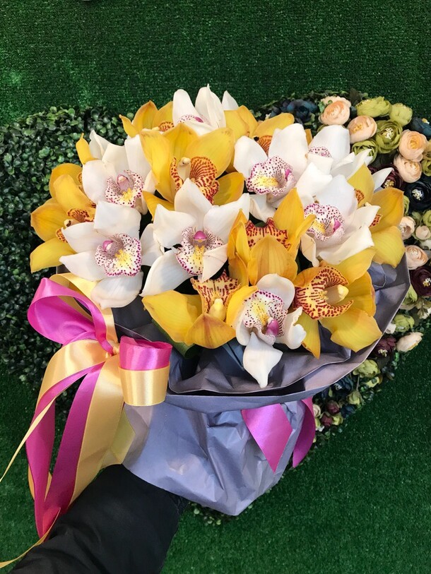 Букет из орхидей, артикул F51325 - 14350 рублей, доставка по городу. Flawery - доставка цветов