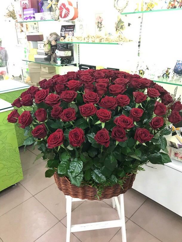 101 роза в корзине, артикул F51326 - 38090 рублей, доставка по городу. Flawery - доставка цветов