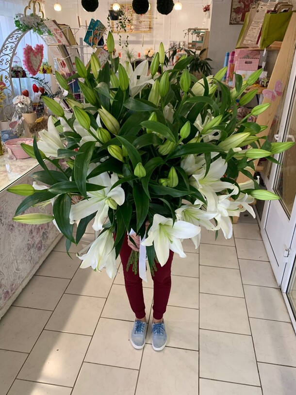 Букет лилий, артикул F56357 - 13377 рублей, доставка по городу. Flawery - доставка цветов