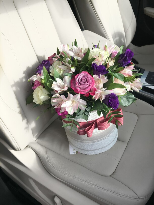 Композиция с альстромерией, артикул F58038 - 7618 рублей, доставка по городу. Flawery - доставка цветов