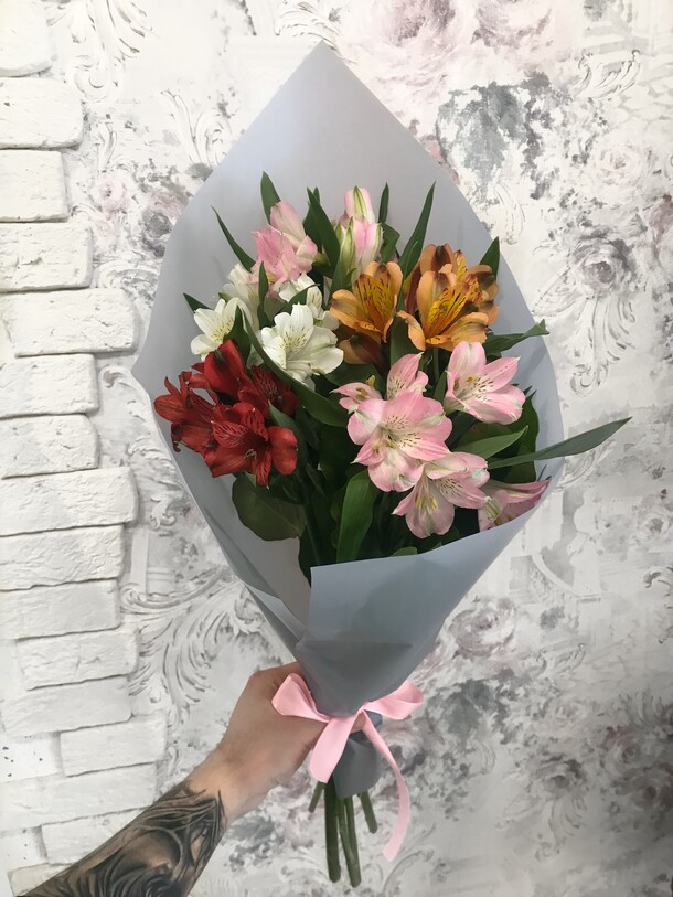 Кулёк альстро, артикул F58041 - 2126 рублей, доставка по городу. Flawery - доставка цветов