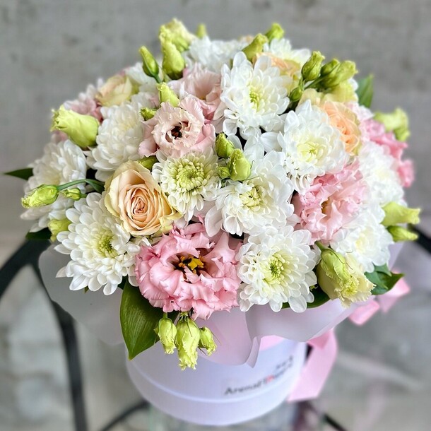 Композиция с розами , эустомой и хризантемой «романс», артикул F1280511 - 3500 рублей, доставка по городу. Flawery - доставка цветов