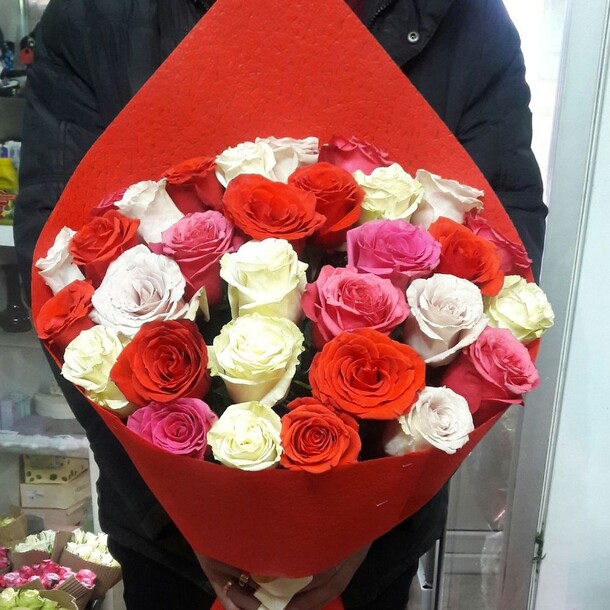Букет роз микс, артикул F52962 - 9990 рублей, доставка по городу. Flawery - доставка цветов