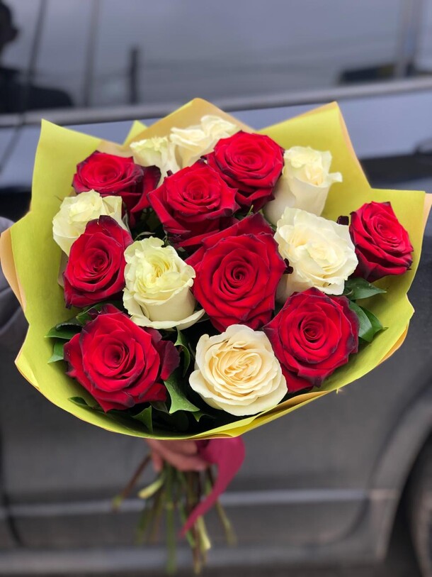 Букет дуэт, артикул F53342 - 4390 рублей, доставка по городу. Flawery - доставка цветов