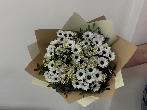 Букет из ромашек, артикул F1304357 - 4500 рублей, доставка по городу. Flawery - доставка цветов