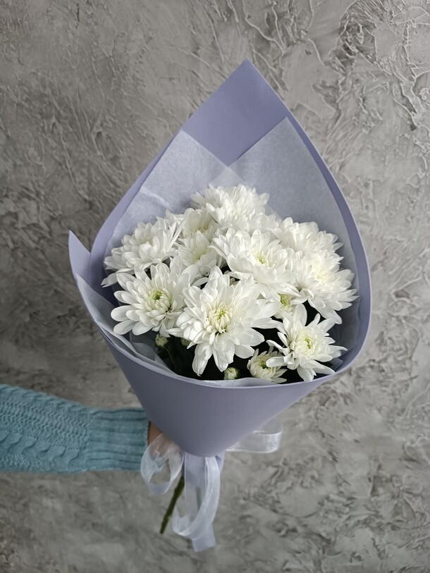 Букет с хризантемой, артикул F1353891 - 2100 рублей, доставка по городу. Flawery - доставка цветов