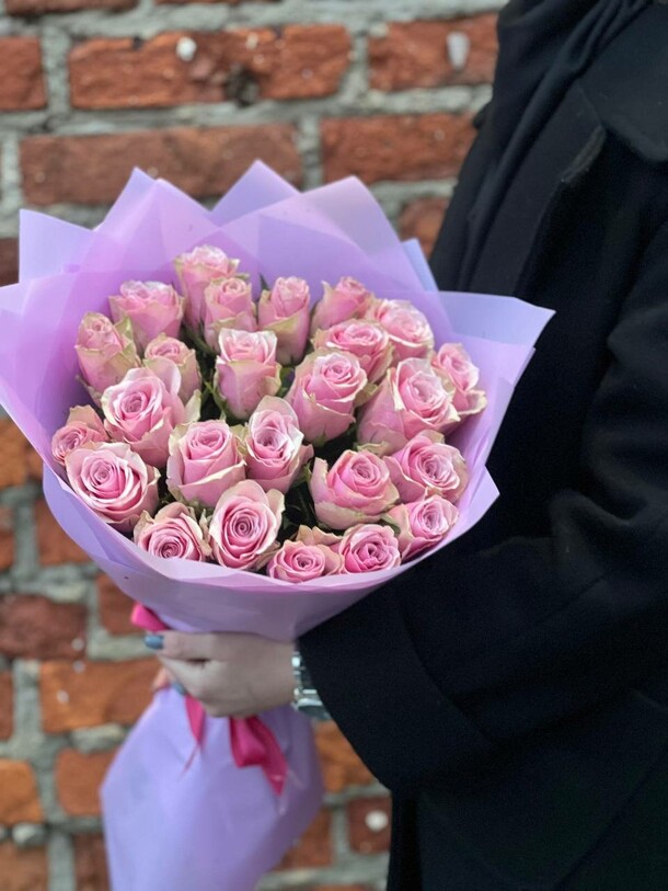 25 розовых роз кения, артикул F1375334 - 4800 рублей, доставка по городу. Flawery - доставка цветов