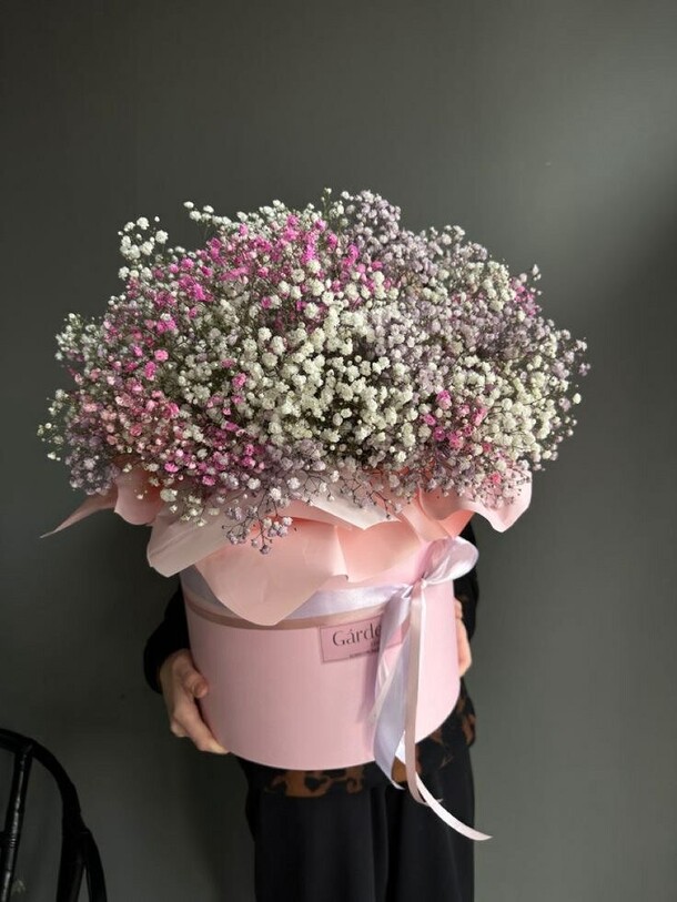 Коробочка с гипсофилой, артикул F1272334 - 3640 рублей, доставка по городу. Flawery - доставка цветов