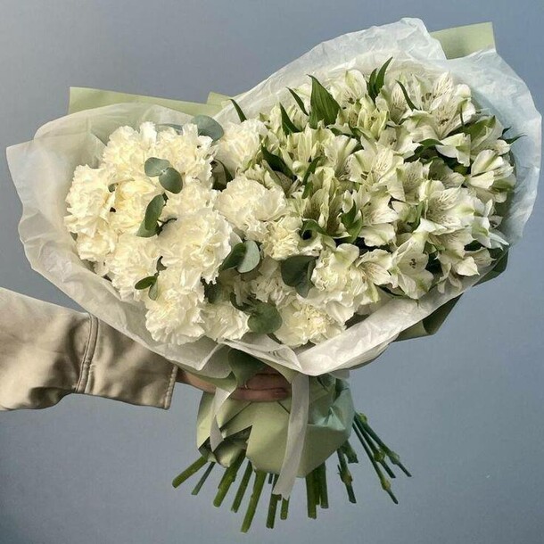 Букет из гвоздик и альстромерии, артикул F1274783 - 5187 рублей, доставка по городу. Flawery - доставка цветов