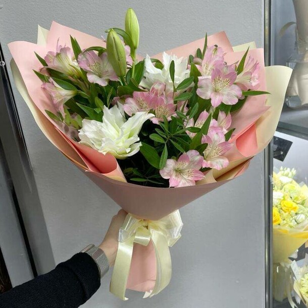 Букет "летняя нежность", артикул F1283623 - 3600 рублей, доставка по городу. Flawery - доставка цветов