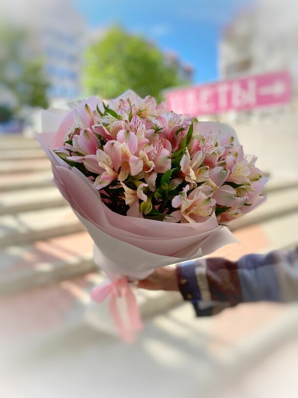 Букет альстромерия шик, артикул F1307203 - 2900 рублей, доставка по городу. Flawery - доставка цветов