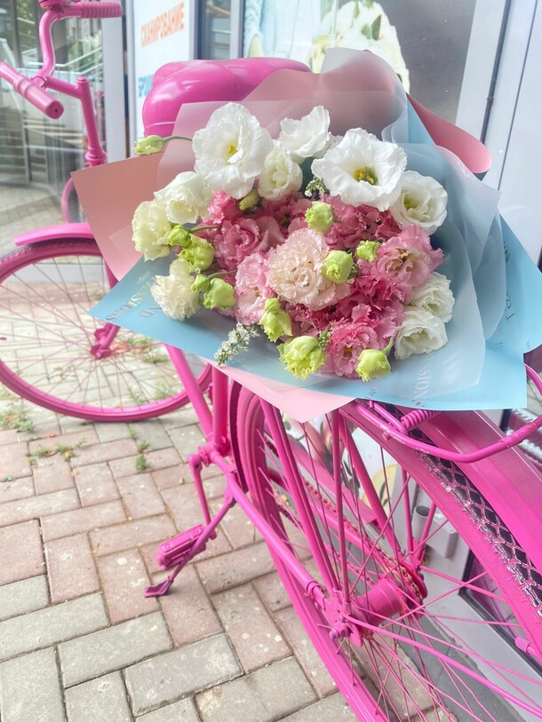 Букет лизиантусов микс, артикул F1308611 - 4900 рублей, доставка по городу. Flawery - доставка цветов