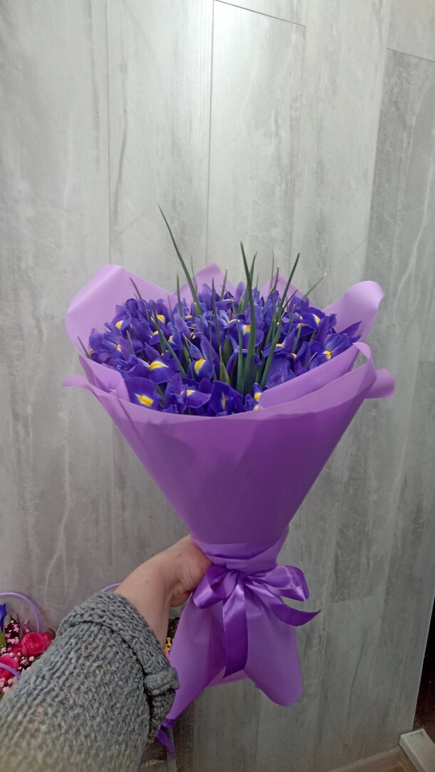 Букет из ирисов, артикул F1400442 - 3900 рублей, доставка по городу. Flawery - доставка цветов