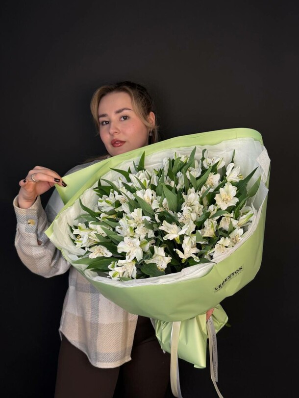 Букет №4 (l), артикул F1486945 - 7357 рублей, доставка по городу. Flawery - доставка цветов