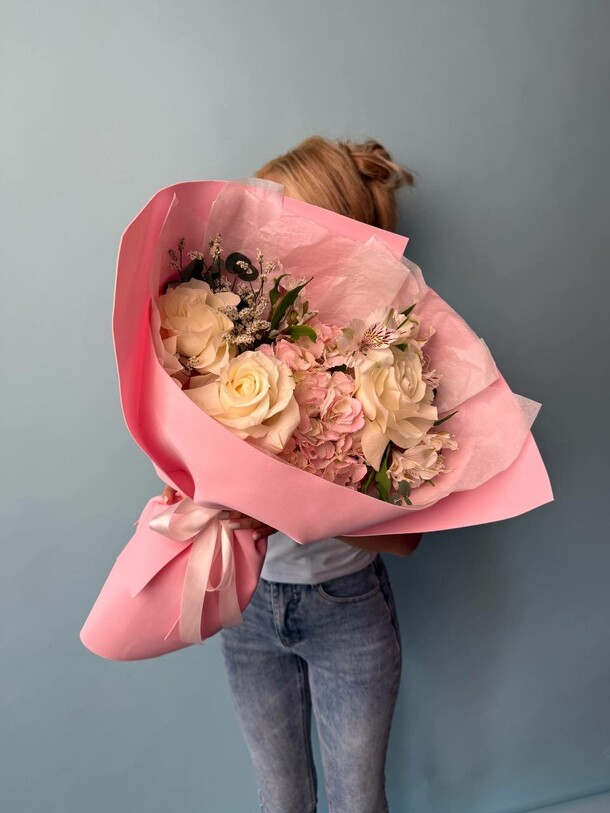 Букет с гортензией для сестры, артикул F1434933 - 5699 рублей, доставка по городу. Flawery - доставка цветов