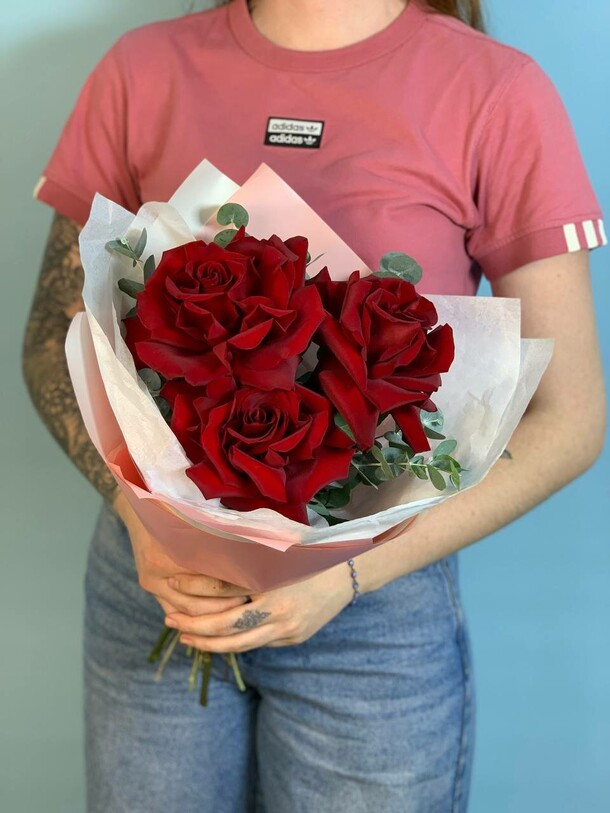 Букет из 3 французских роз, артикул F1450325 - 2999 рублей, доставка по городу. Flawery - доставка цветов