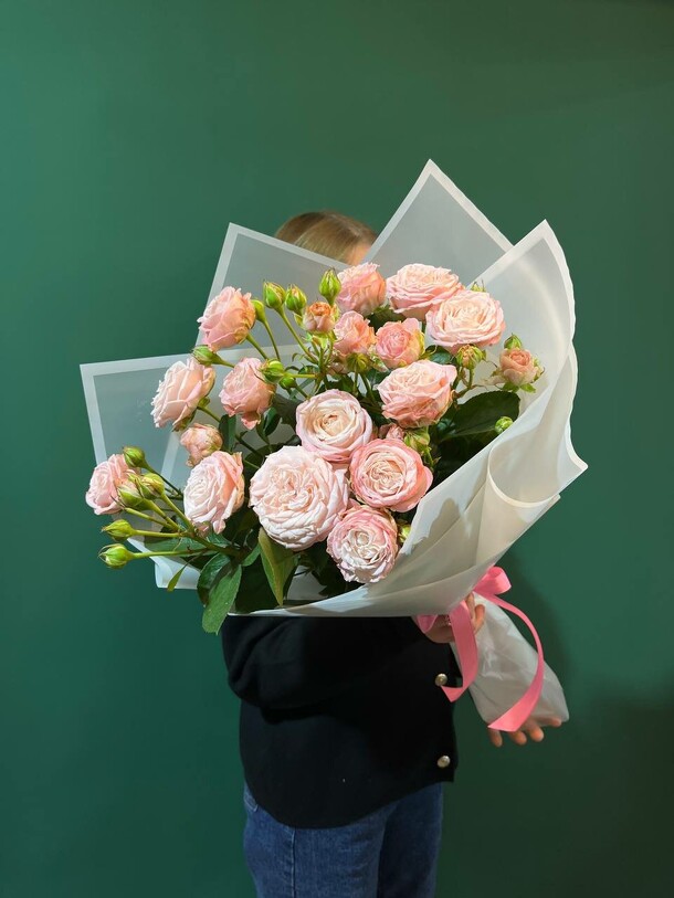 Кустовые розы, артикул F1301956 - 4700 рублей, доставка по городу. Flawery - доставка цветов