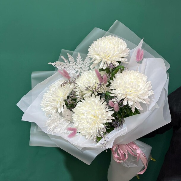Балл хризантем, артикул F1423497 - 5950 рублей, доставка по городу. Flawery - доставка цветов