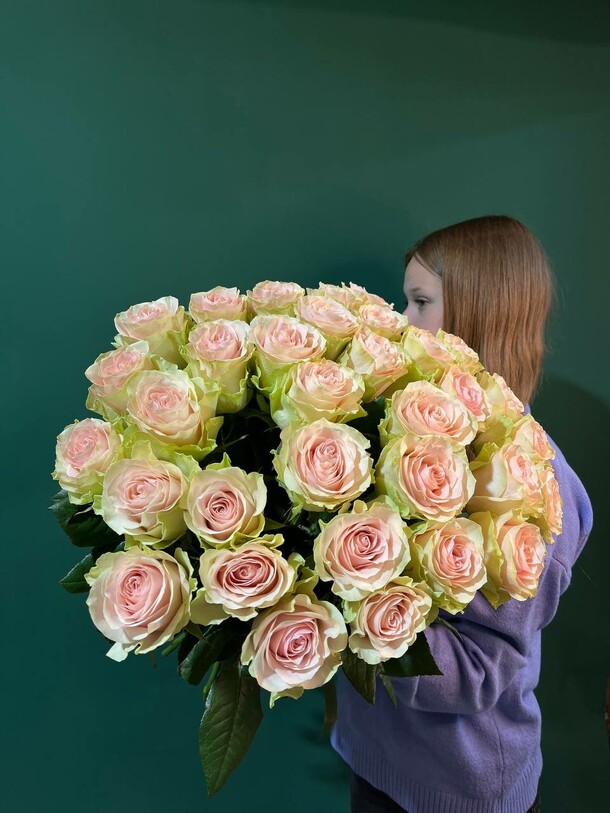 Роза "фрутетто", артикул F1423542 - 11240 рублей, доставка по городу. Flawery - доставка цветов