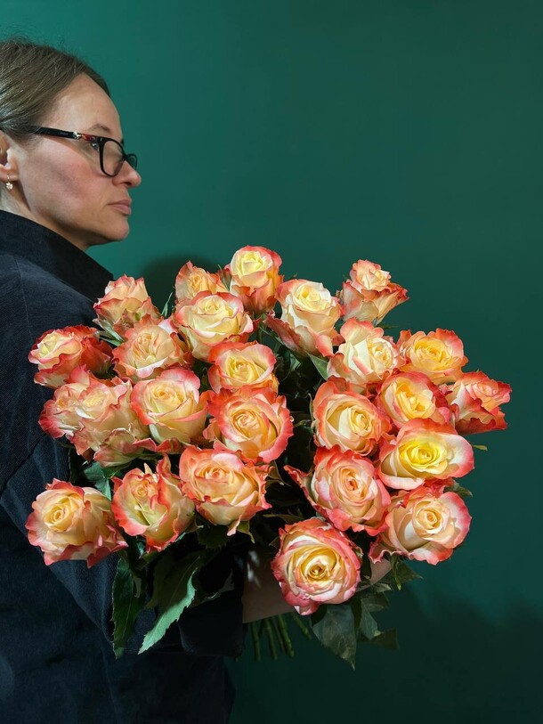 Кабарет, артикул F1423544 - 11240 рублей, доставка по городу. Flawery - доставка цветов