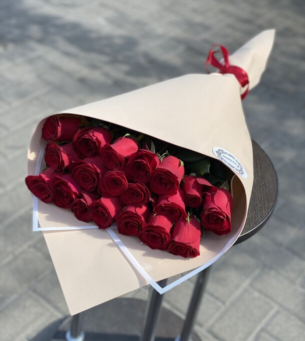 Классика из импортных роз, артикул F1129941 - 6809 рублей, доставка по городу. Flawery - доставка цветов