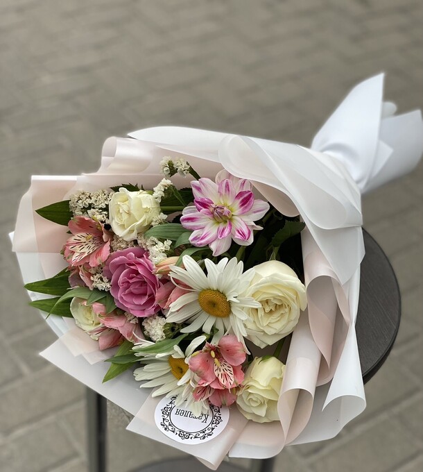 Летний микс, артикул F1129945 - 6427 рублей, доставка по городу. Flawery - доставка цветов