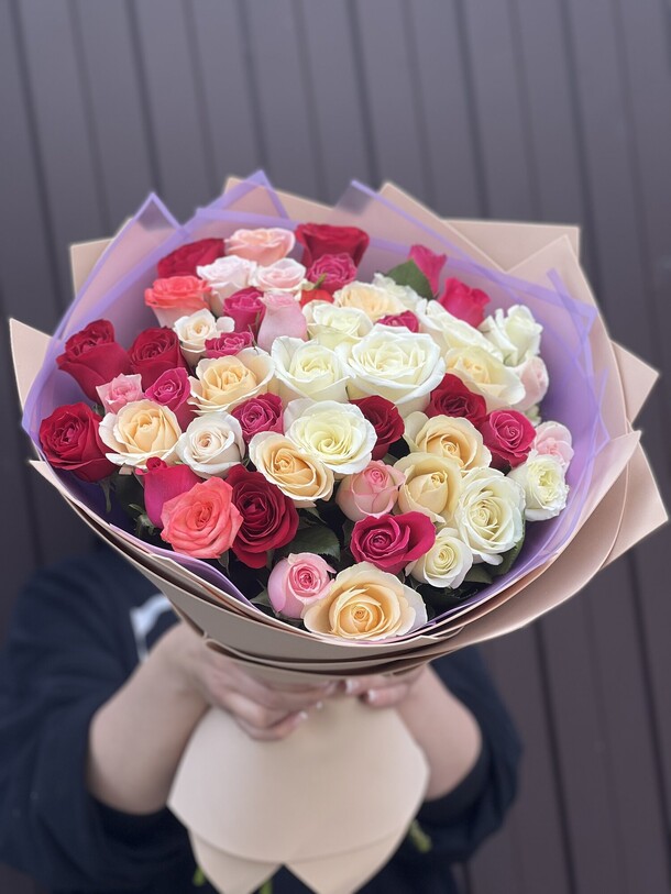 51 роза, артикул F1129951 - 11165 рублей, доставка по городу. Flawery - доставка цветов