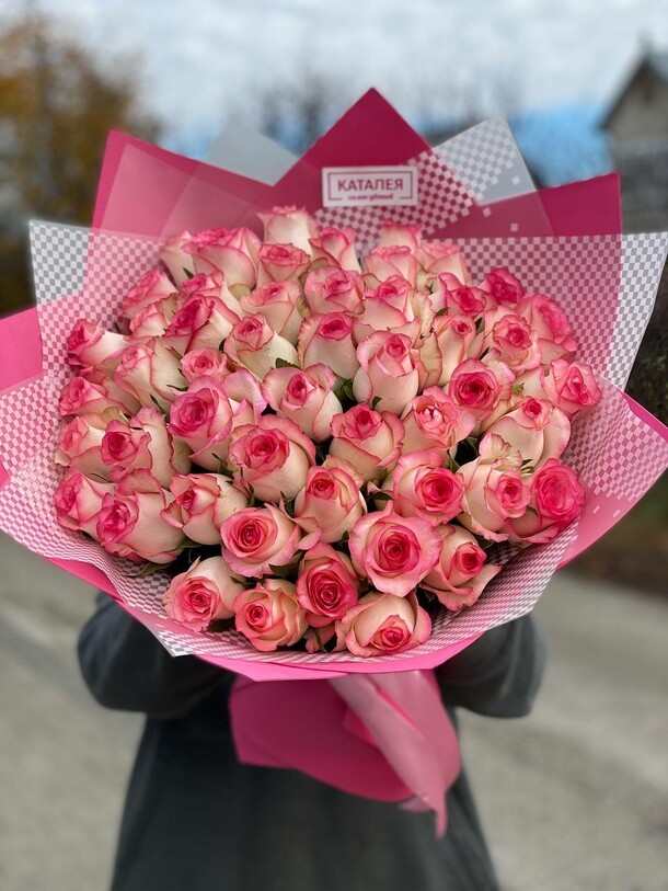 51 роза в дизайнерском оформлении, артикул F1223472 - 11649 рублей, доставка по городу. Flawery - доставка цветов