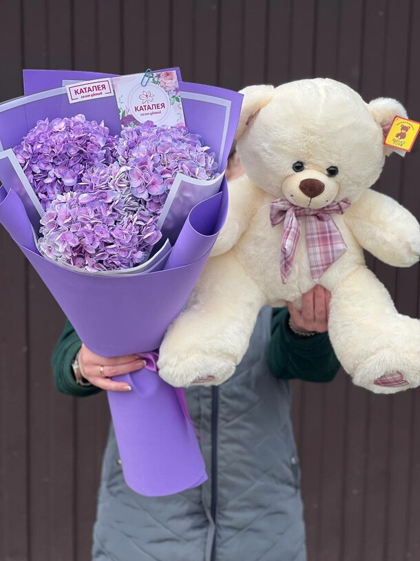 Букет+ мишка, артикул F1225196 - 10303 рублей, доставка по городу. Flawery - доставка цветов