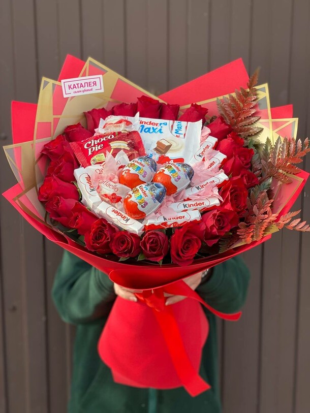 Букет со сладостями, артикул F1225213 - 9350 рублей, доставка по городу. Flawery - доставка цветов